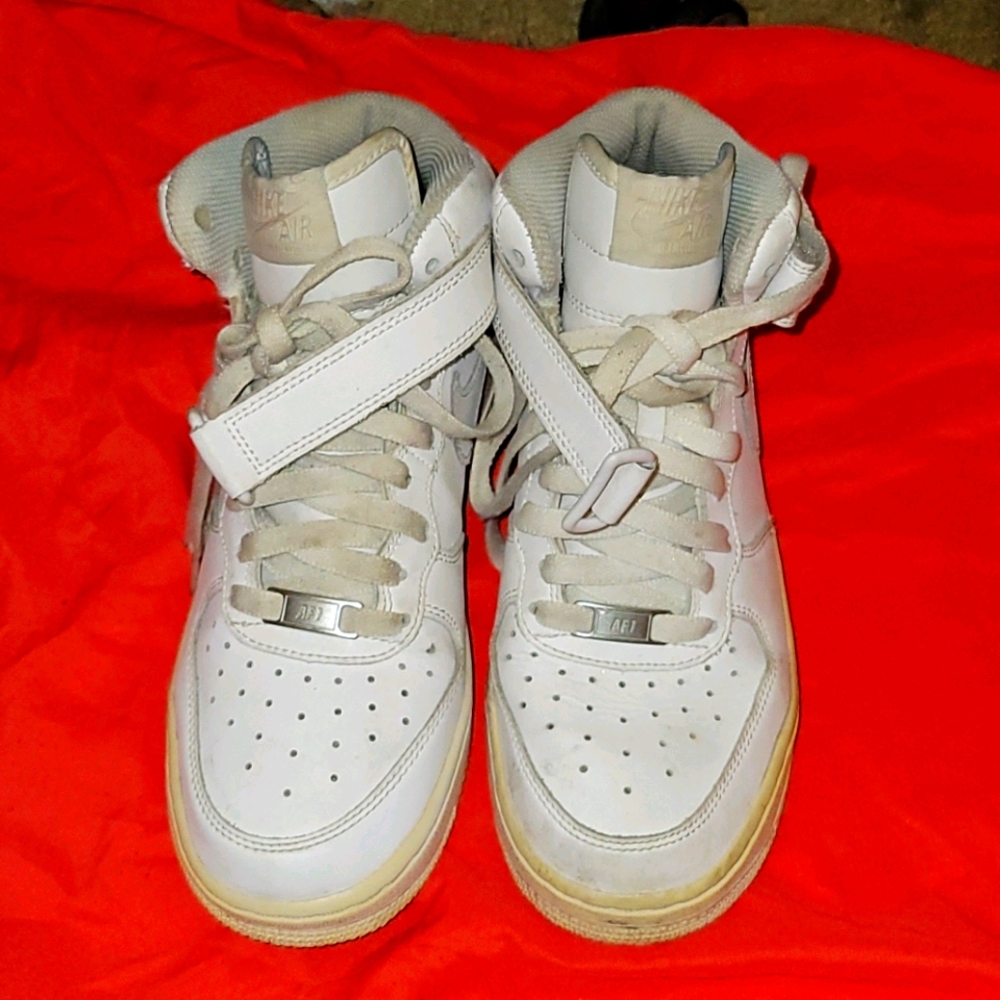 Nike Air max needs cleaning